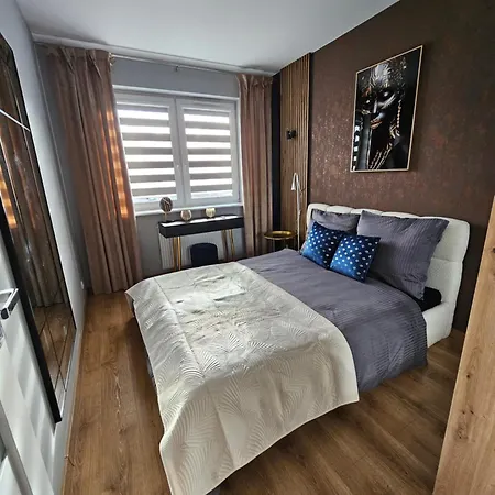 Uroczy アパート レダ